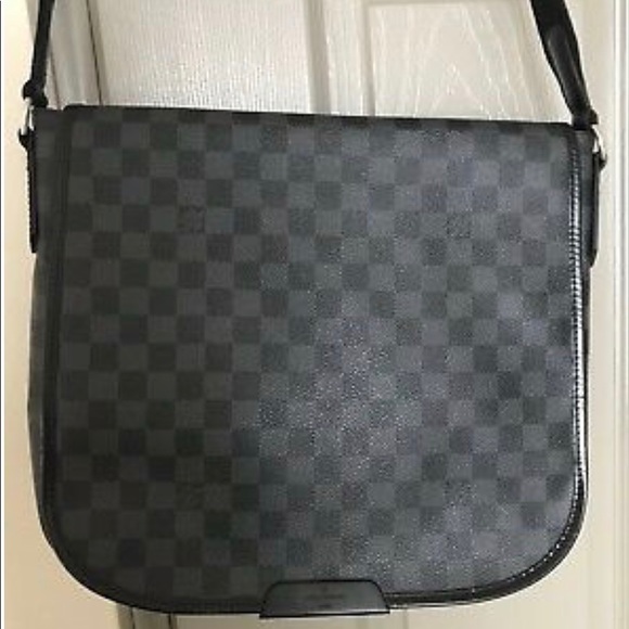 Louis Vuillton messenger Bag - Picture 1 of 4